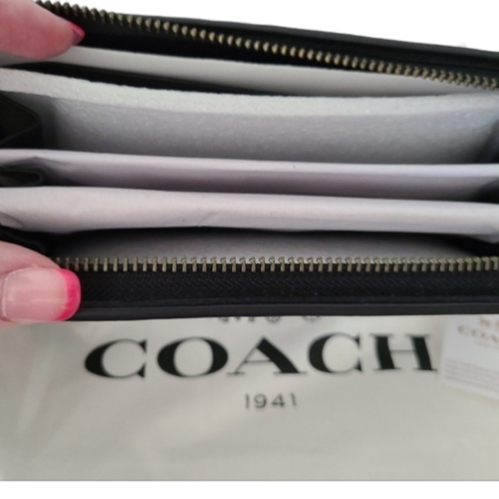 Coach x Disney Mickey Winking Glovetanned Leather Accordian Wallet NWT - Picture 5 of 5